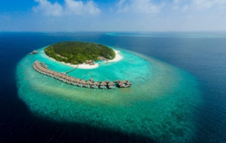 Thai heritage, in combination with warm and friendly Maldivian island culture. On Mudhdhoo Island in Baa Atoll – Maldives’ first UNESCO World Biosphere Reserve