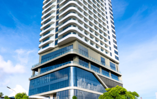 As one of the most stunning hotels in Ha Long, DeLaSea Ha Long Hotel offers an exceptional experience for the elite. With 326 modern rooms, five-stars service, world-class amenities as well as the spectacular view of Halong Bay, the hotel welcomes guests into a world of indulgence.