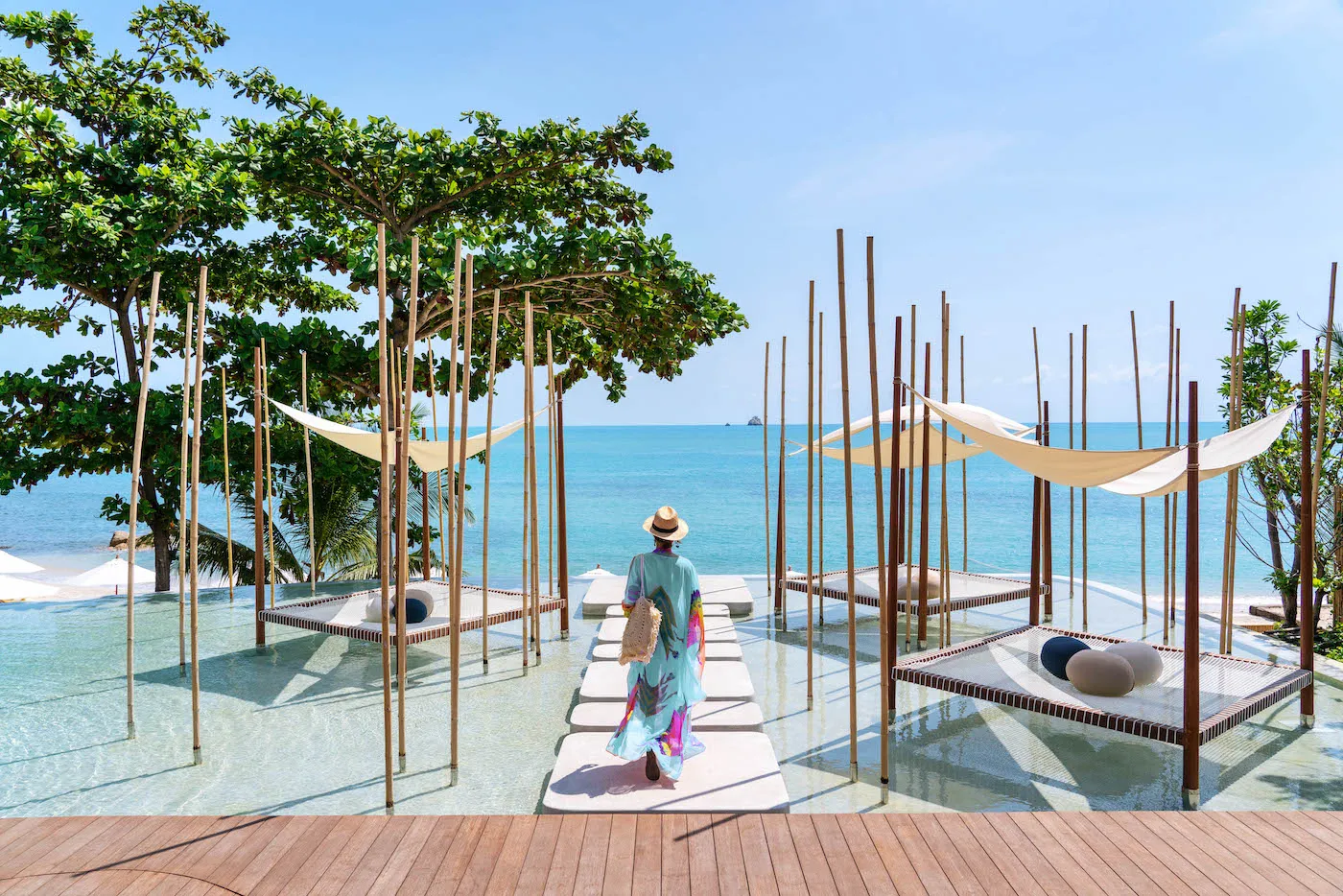 There’s a gently sloping little headland on the northern tip of Samui, where private hotel villas blend into the landscape of natural vegetation. Six Senses Koh Samui resort in Thailand, is a place where you can laze by a vast infinity pool and lose yourself while gazing out to the sweeping panoramas of the Gulf of Thailand.